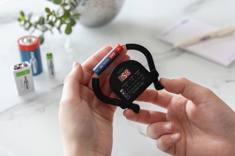 Batterie-Tester - für AA/AAA/C/D/9V