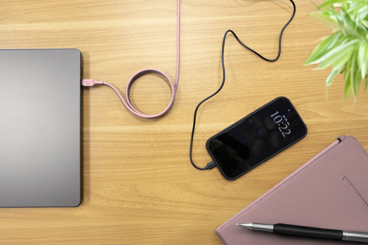 Magnetisches Silikonkabel USB-C auf USB-C, 120cm rose - Magnetisches Silikonkabel USB-C auf USB-C, 120cm rose
