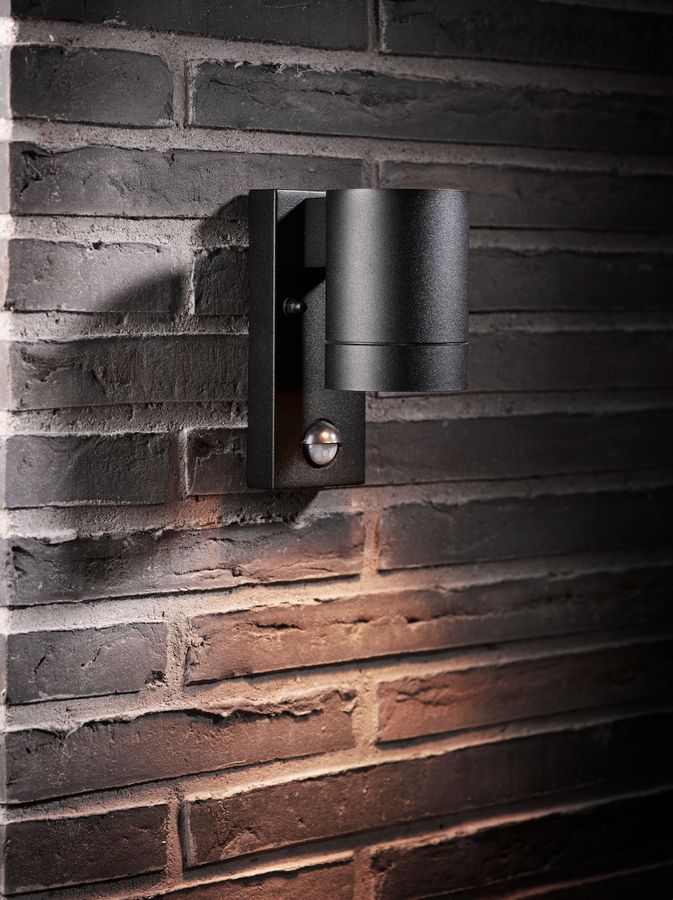 Tin Maxi Sensor - 1xGU10 (exklusiv), max.35W, IP54, schwarz, nicht dimmbar, PIR-/Tagesl.-Sen.(0-8m), D=76mm, H=160mm