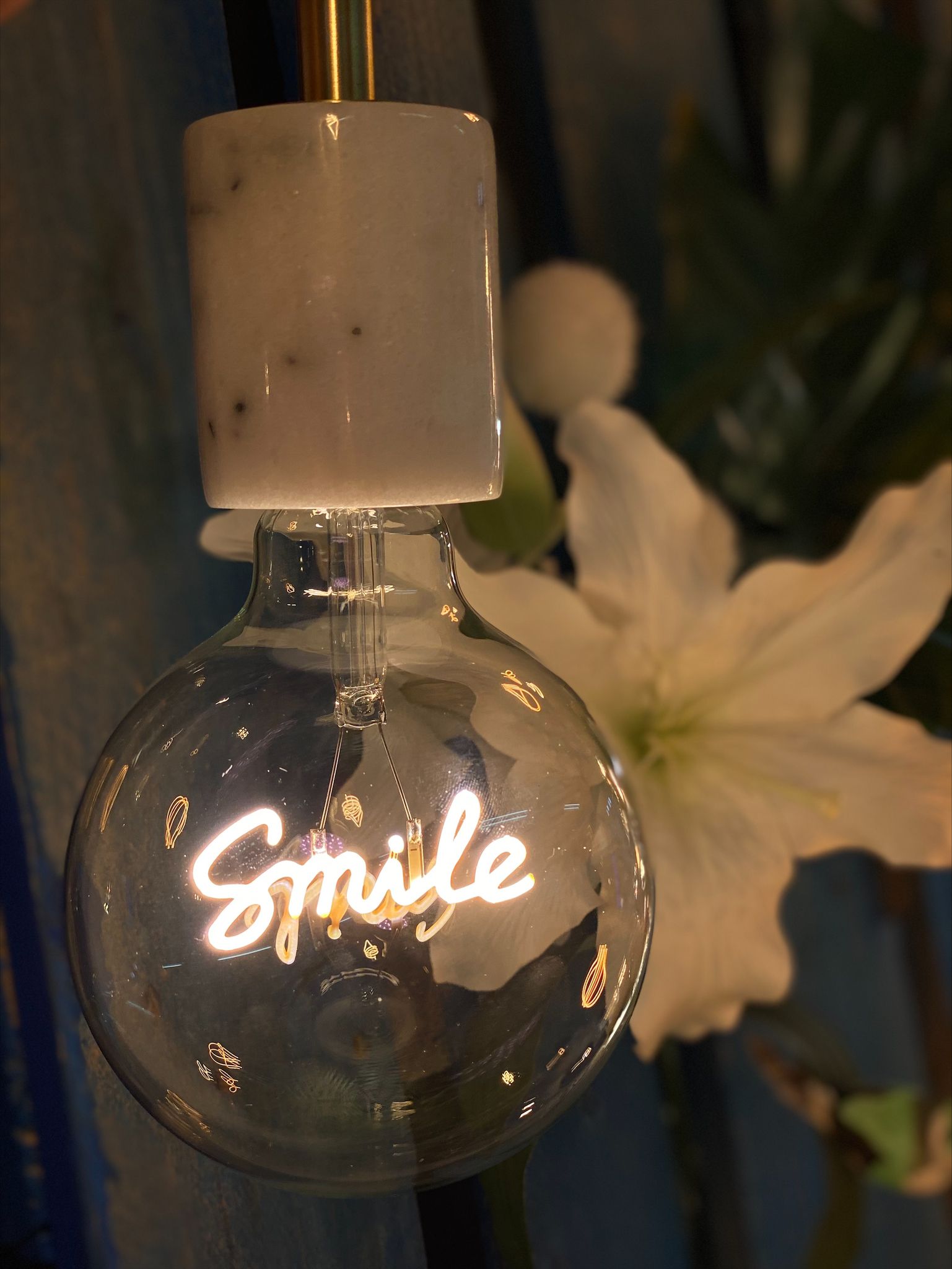 LED Leuchtmittel Smile hängend - E27, 300Lm, 2200K, 4W, 230V