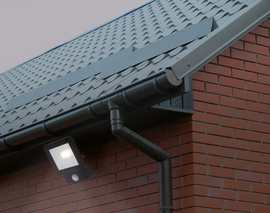 LED-Außenleuchte Radia 10W mit Sensor - IP54, kaltweiss, 10W