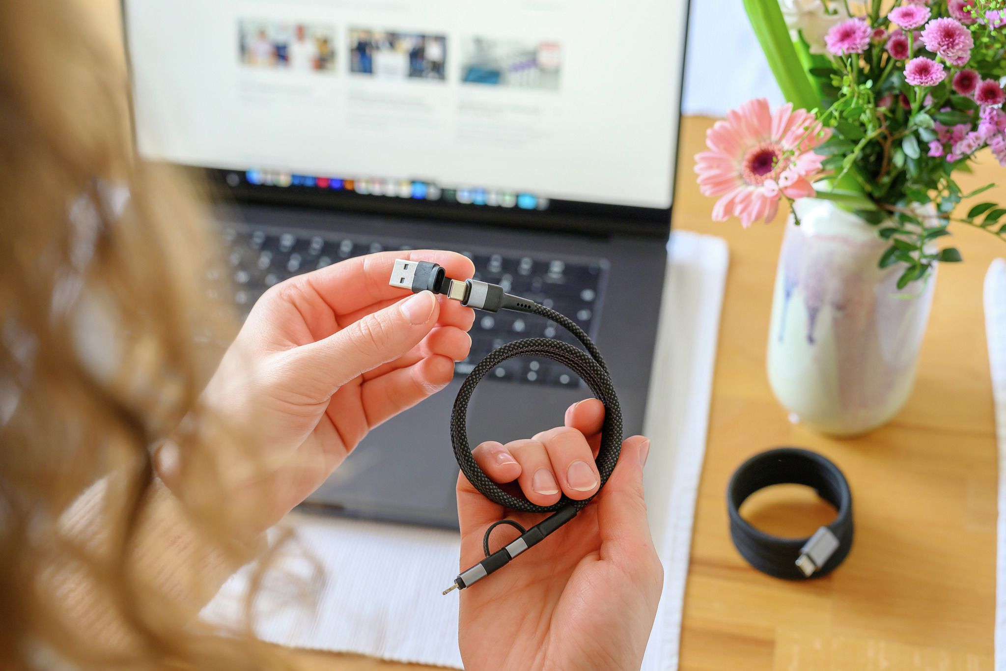 Magnetisches Kabel USB-A oder USB-C auf USB-C oder Lightning - 120 cm,  schwarz