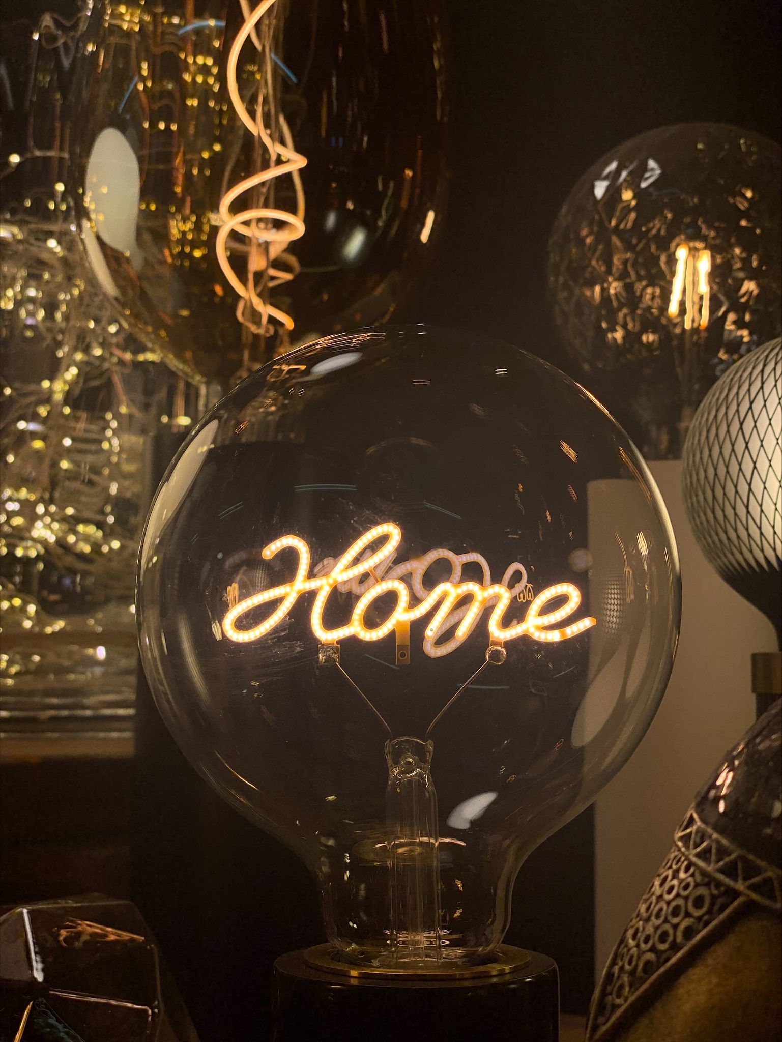 LED Leuchtmittel Home hängend - E27, 300Lm, 2200K, 4W, 230V