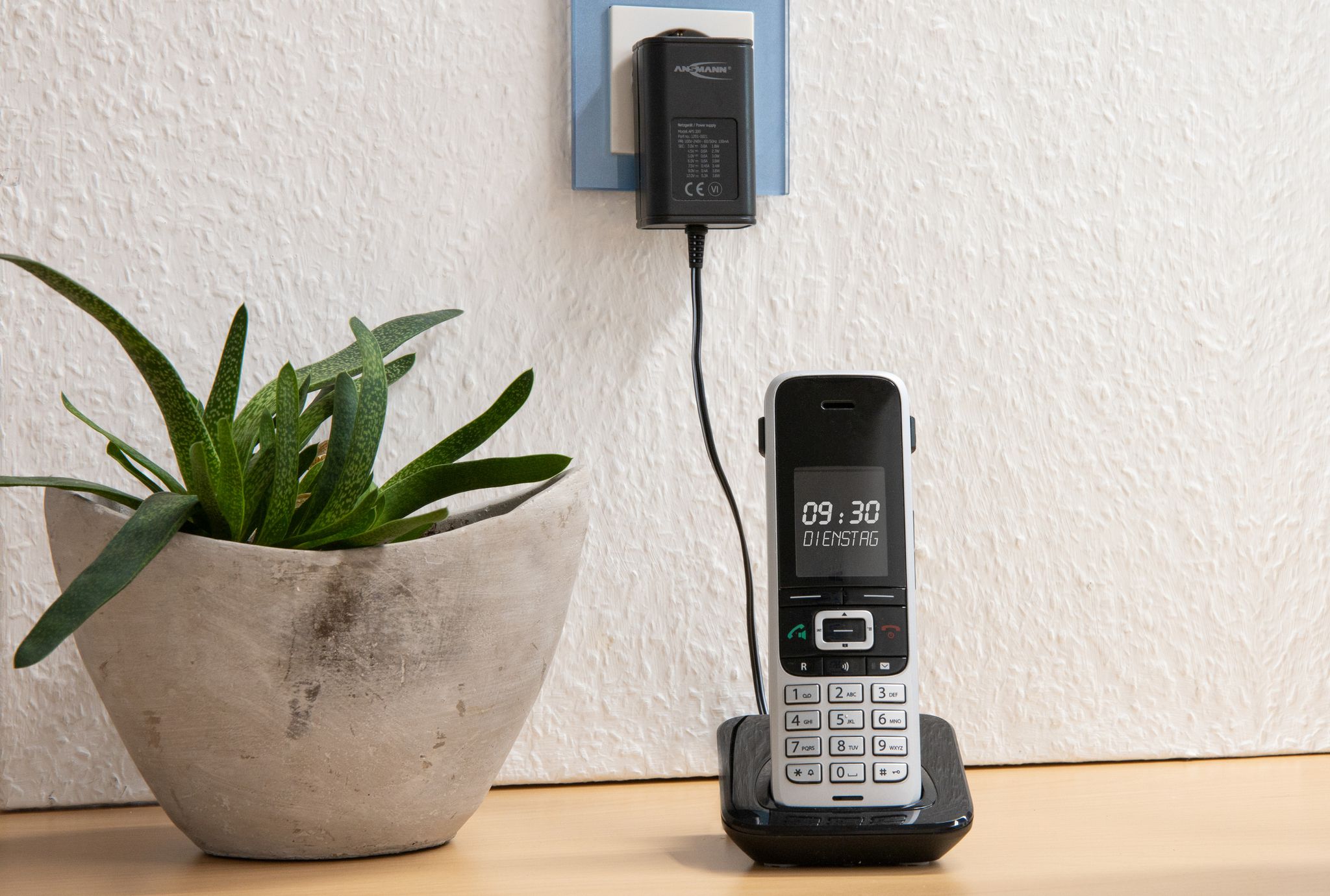 APS 300 Universal-Netzgerät 600 mAh - Universal-Netzteil 3 - 12 V DC, inkl. 7 verschiedenen Steckertypen