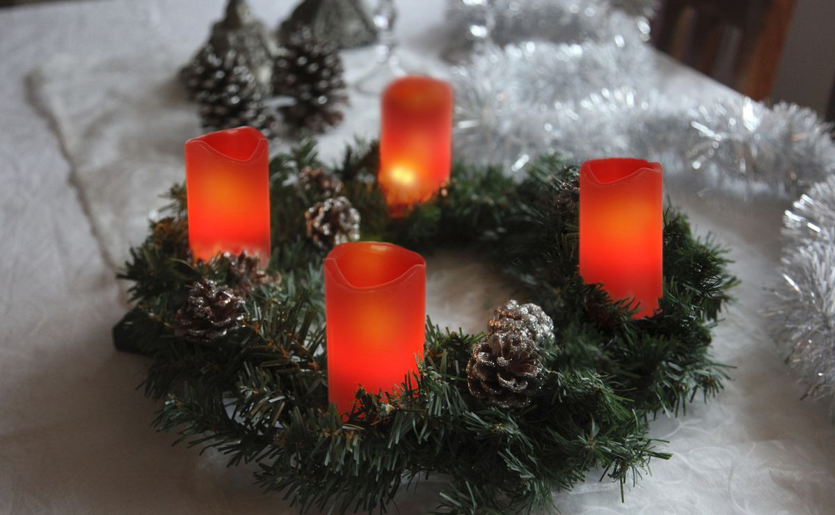 Bougie de cire à LED 4-Set Advent - Indoor, Rot, 10cm Höhe, Timerfunktion