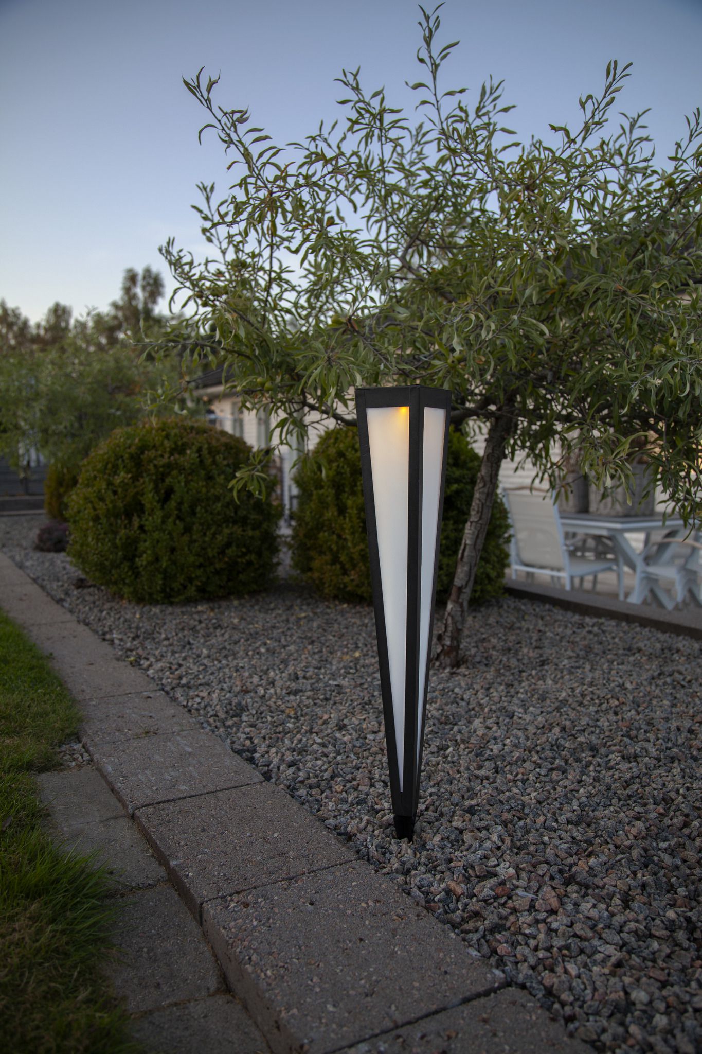 Solar Poller Pyramis - IP44, Warmweiss, Dämmerungssensor