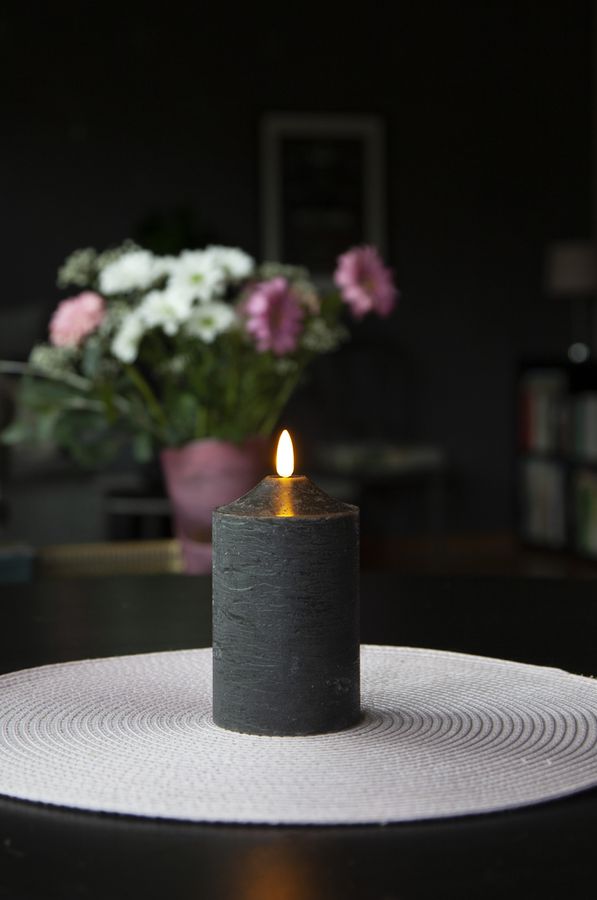 LED Pillar Kerze Flamme - Indoor, Schwarz, 15cm, Timerfunktion