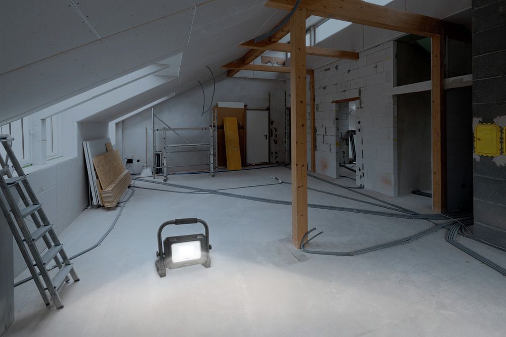 Arbeitsstrahler FL30W-R wiederaufladbar 30 W - Akku LED Baustrahler 30W, 3000 Lumen