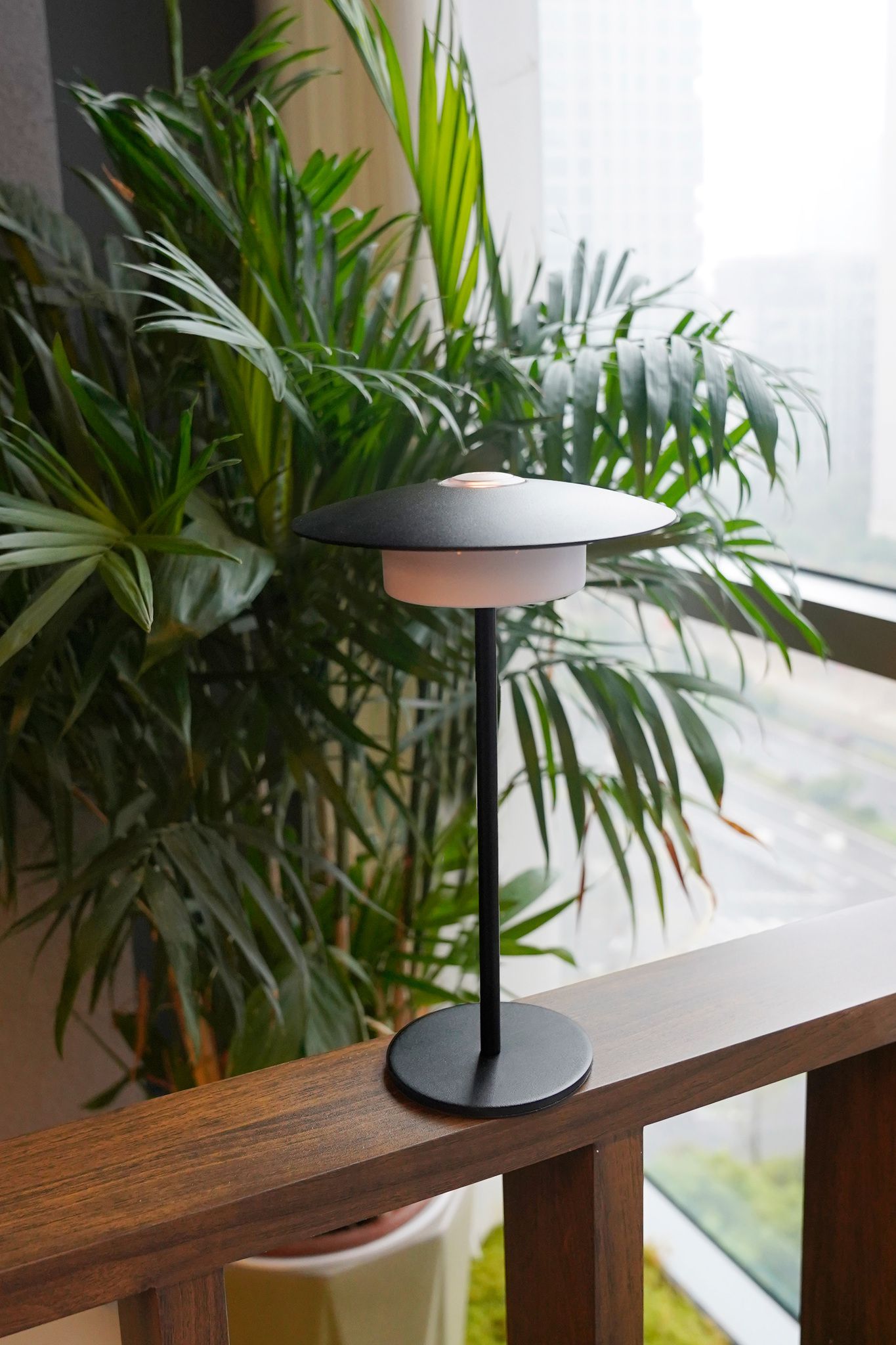 Akku-Tisch-Wandleuchte FlexiLight - 1800-3000K,400lm, IP44