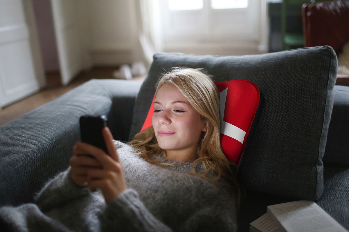 Travel Pillow "Red  - White K" - Reisekissen