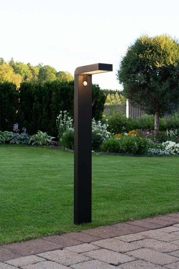 Solar-Wegleuchte VICI - 3.7V DC, 3W, 300/30lm, 3000K, IP , schwarz, Bewegungs-/Dämmerungsensor, L=90mm, B=200mm, H=800mm