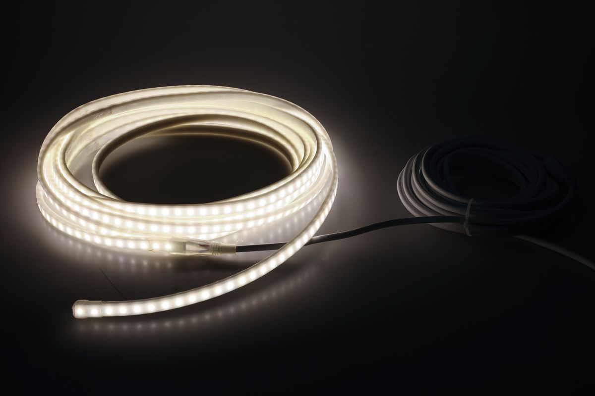 W+W FixLED IP65 Lichtschlauch blendreduziert  V2 CH IP55 (30m) - 9.5W/m, 600lm/m, 4000K, IP65, blendreduziert, 30m Rolle inklusiv 10m Anschlusskabel mit Stecker IP55