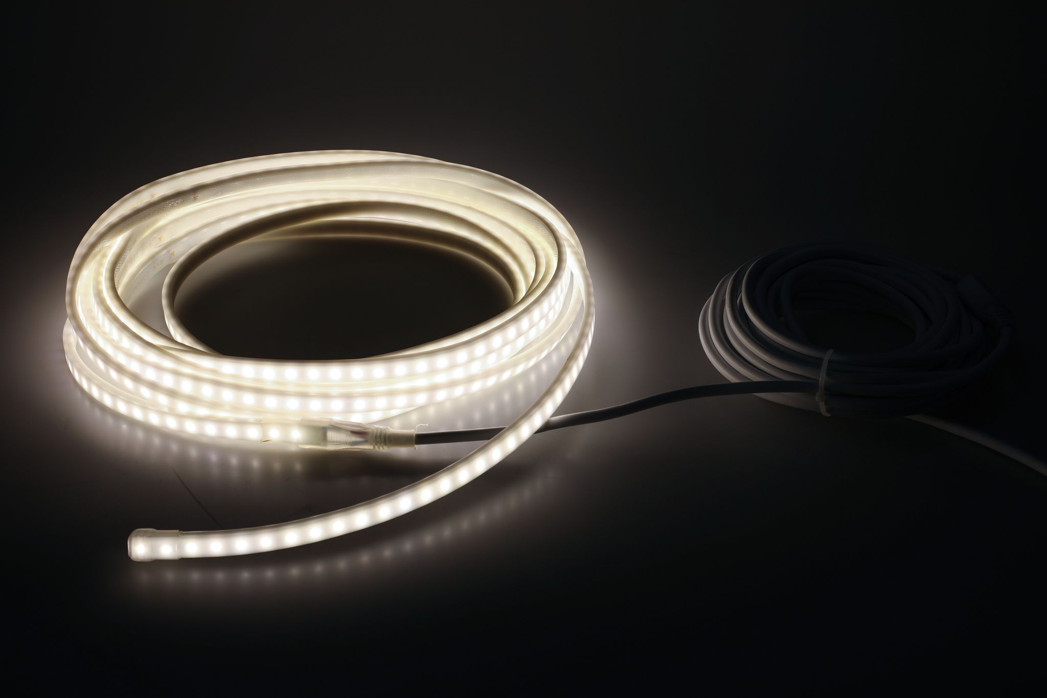 W+W FixLED IP65 Lichtschlauch blendreduziert  V2 CH IP55 (30m) - 9.5W/m, 600lm/m, 4000K, IP65, blendreduziert, 30m Rolle inklusiv 10m Anschlusskabel mit Stecker IP55
