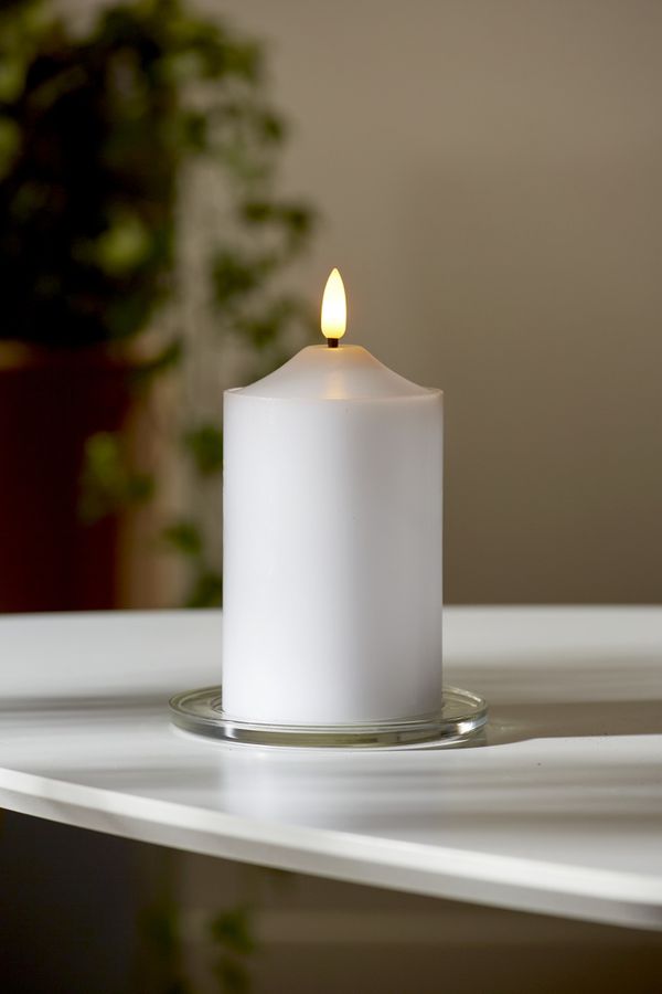 LED Pillar Kerze Flamme - Indoor, Weiss, 15cm Höhe, Timerfunktion