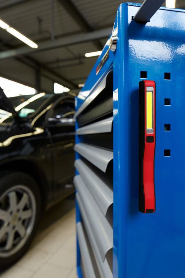 Arbeitsleuchte IL 150B batteriebetrieben - LED Werkstattlampe IL150B inkl. AAA Batterien - LED Arbeitsleuchte kabellos & magnetisch