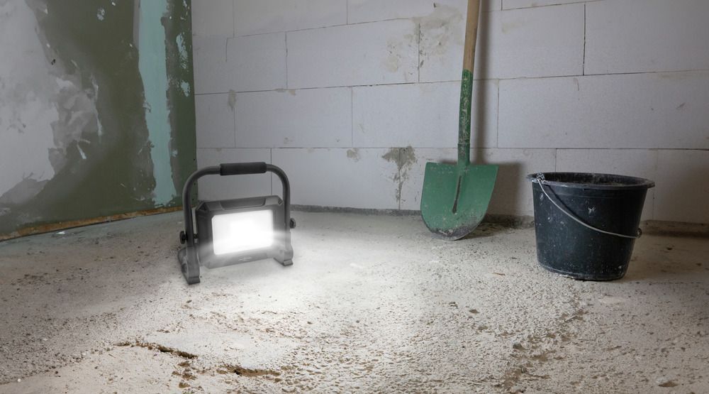Arbeitsstrahler FL30W-R wiederaufladbar 30 W - Akku LED Baustrahler 30W, 3000 Lumen