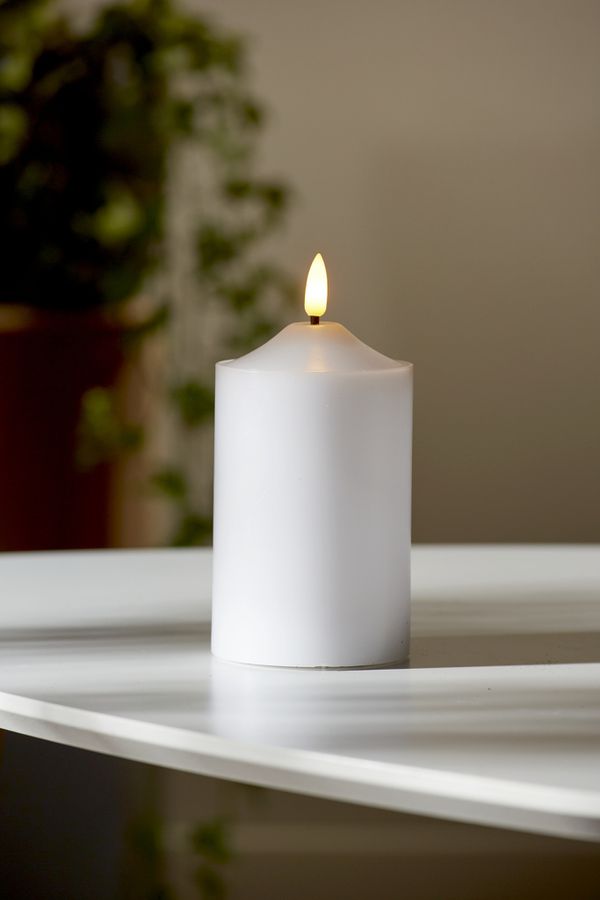 LED Pillar Kerze Flamme - Indoor, Weiss, 15cm Höhe, Timerfunktion