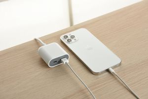 Dual USB Verlängerung USB-C+A - 1x USB-C - 1x USB-A, Total max. 3.5A / 17.5W, Eurostecker T11, 3m Kabel, weiss/grau