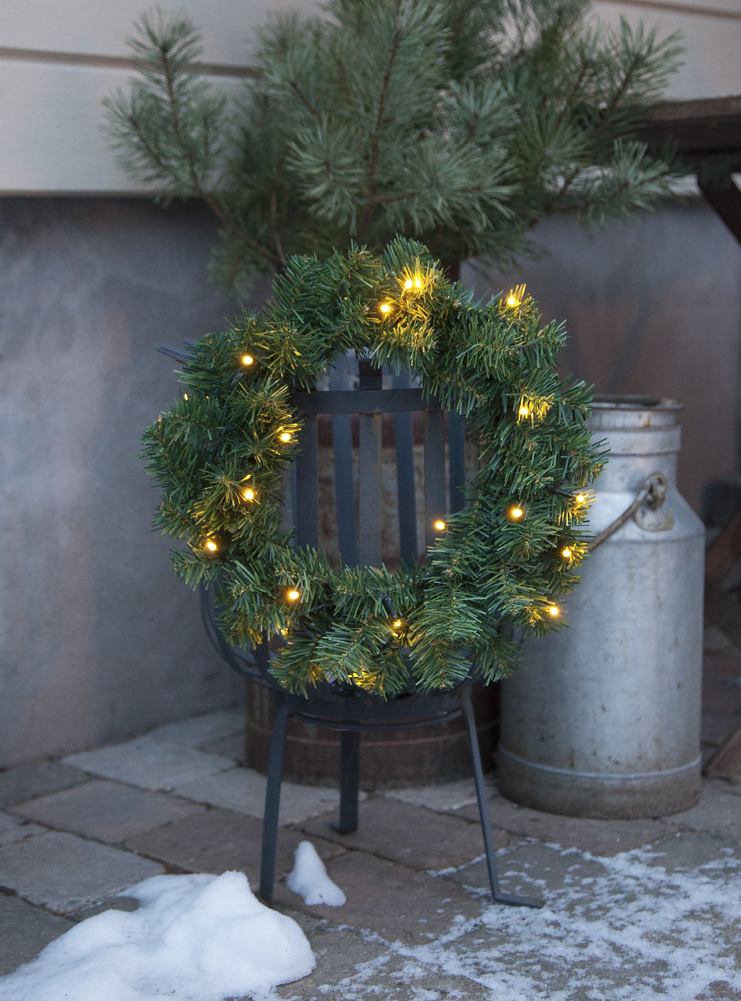 Künstlicher Weihnachtskranz Alaska - grün, 20 LED's, 38cm Höhe
