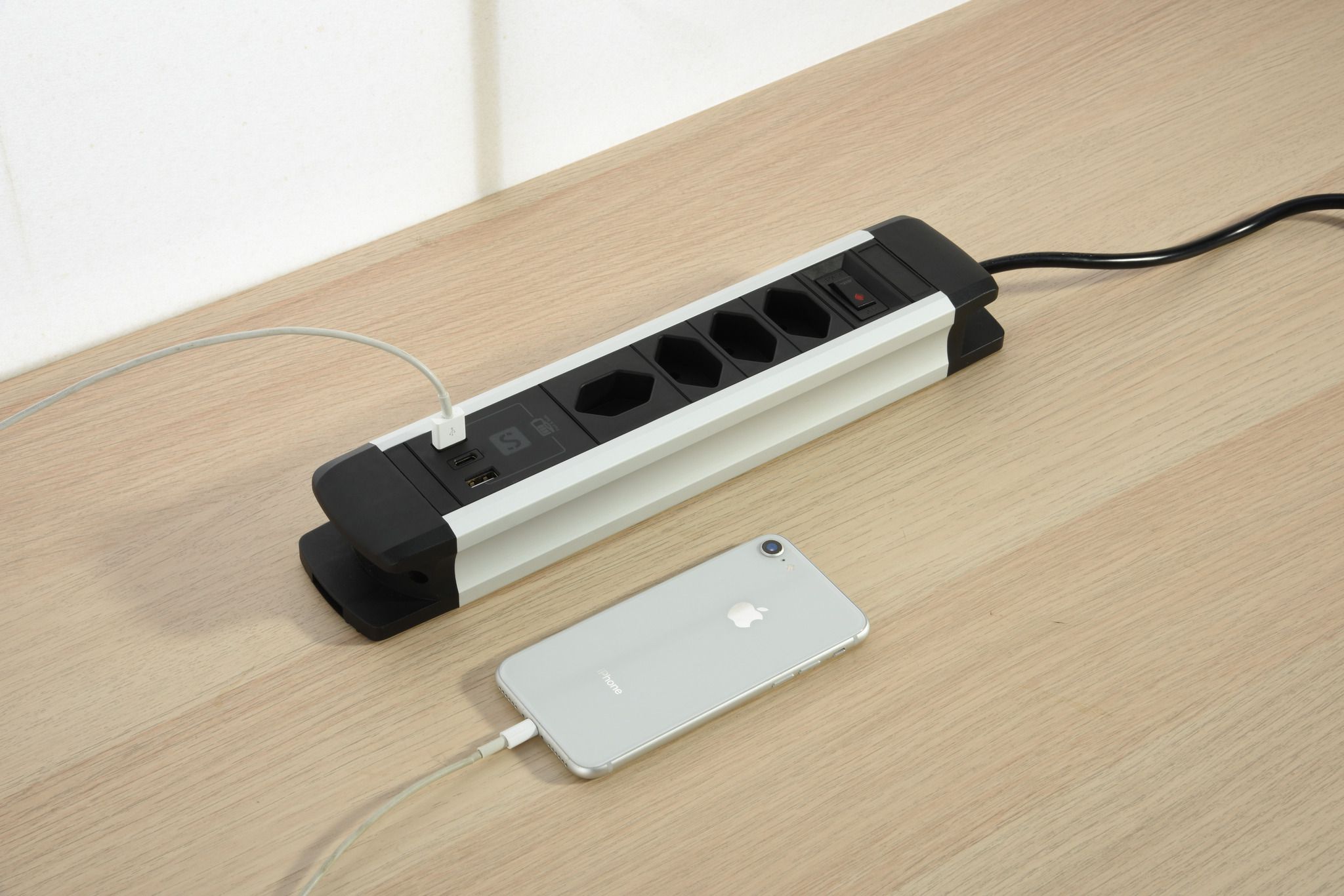 Aluminium Mutliprise - 4xT13, 1x USB-C 2x USB-A max. 3.4A - PD 20.0W, 2.0m Zuleitung, Stecker T12