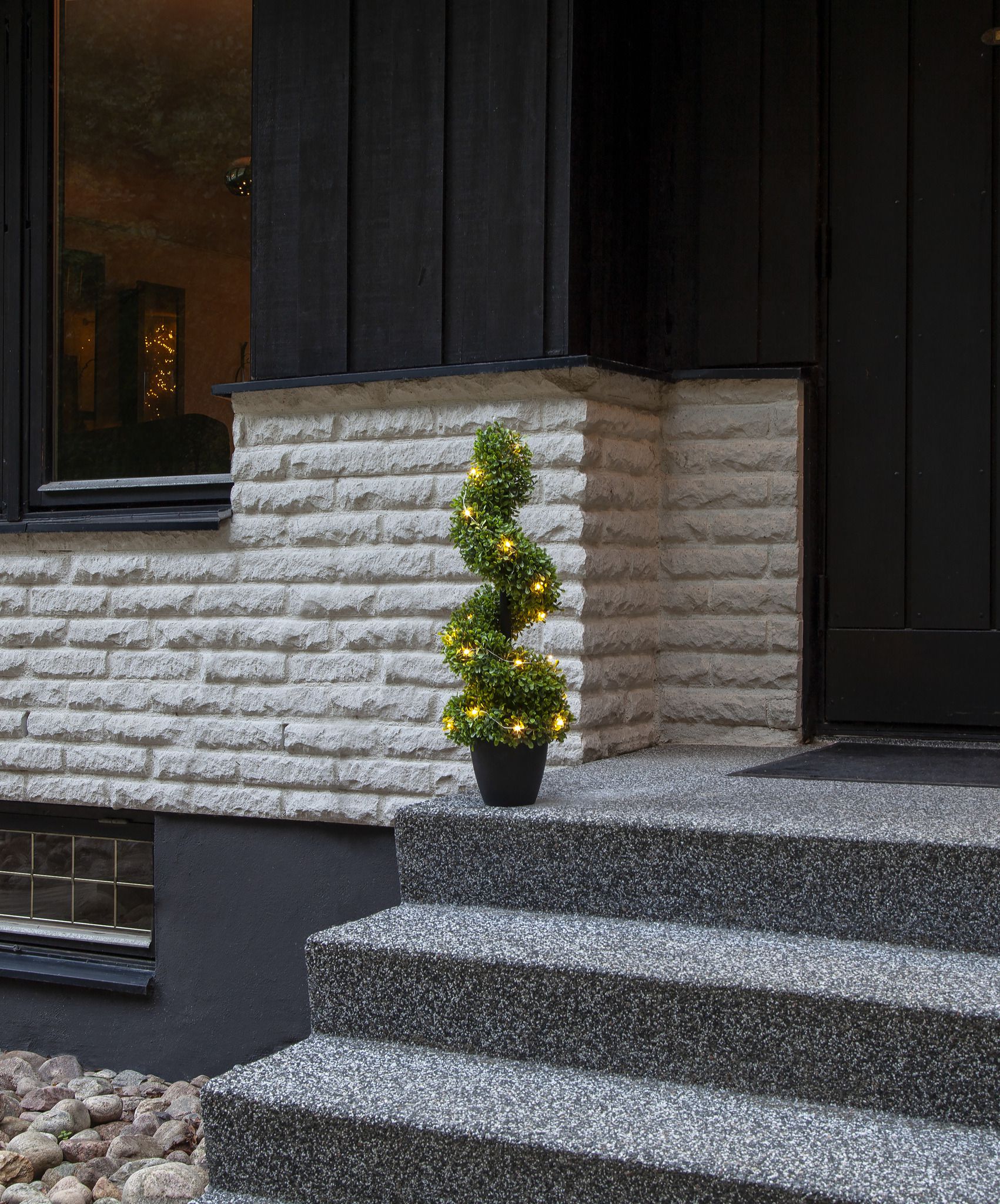 Dekorativer Baum Buxbom - grün, 20 LED's, 65 cm Höhe