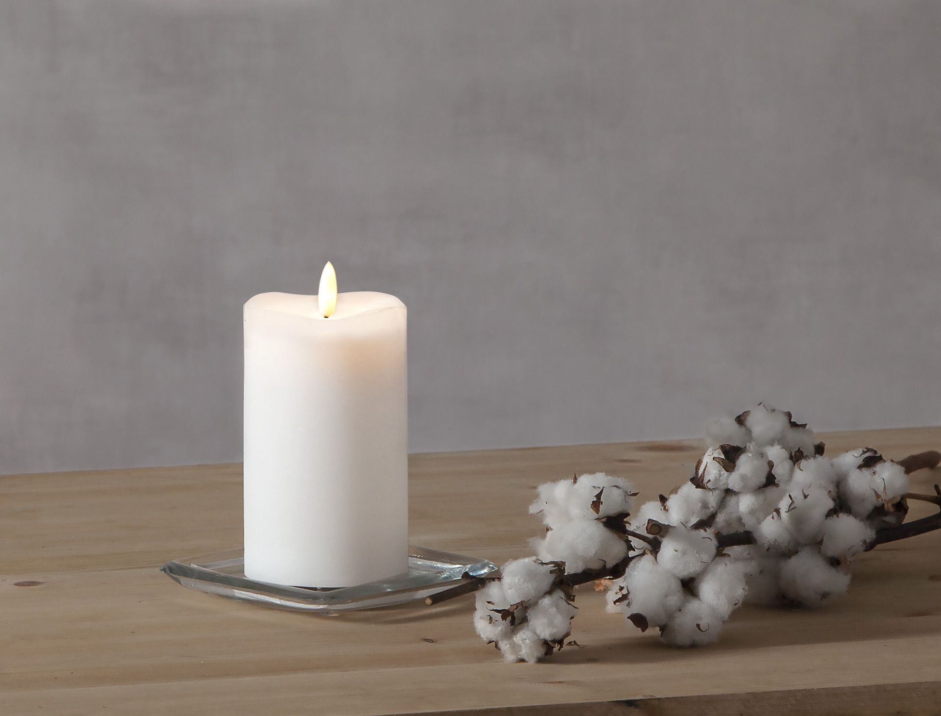 LED Pillar Kerze Flamme - Indoor, Weiss, 14cm Höhe, Timerfunktion