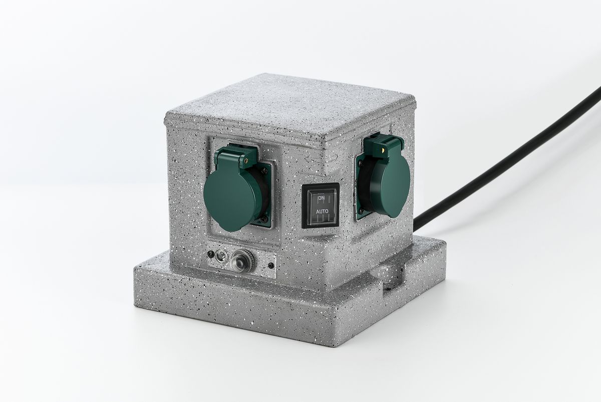 IP55 Energiewürfel mit Auto-Dämmerungssensor - 230V AC, max.10A, 4xT13 (IP55), grau, Überlasts., 5m Anschl. IP55, L=185mm, B=185mm, H=160mm