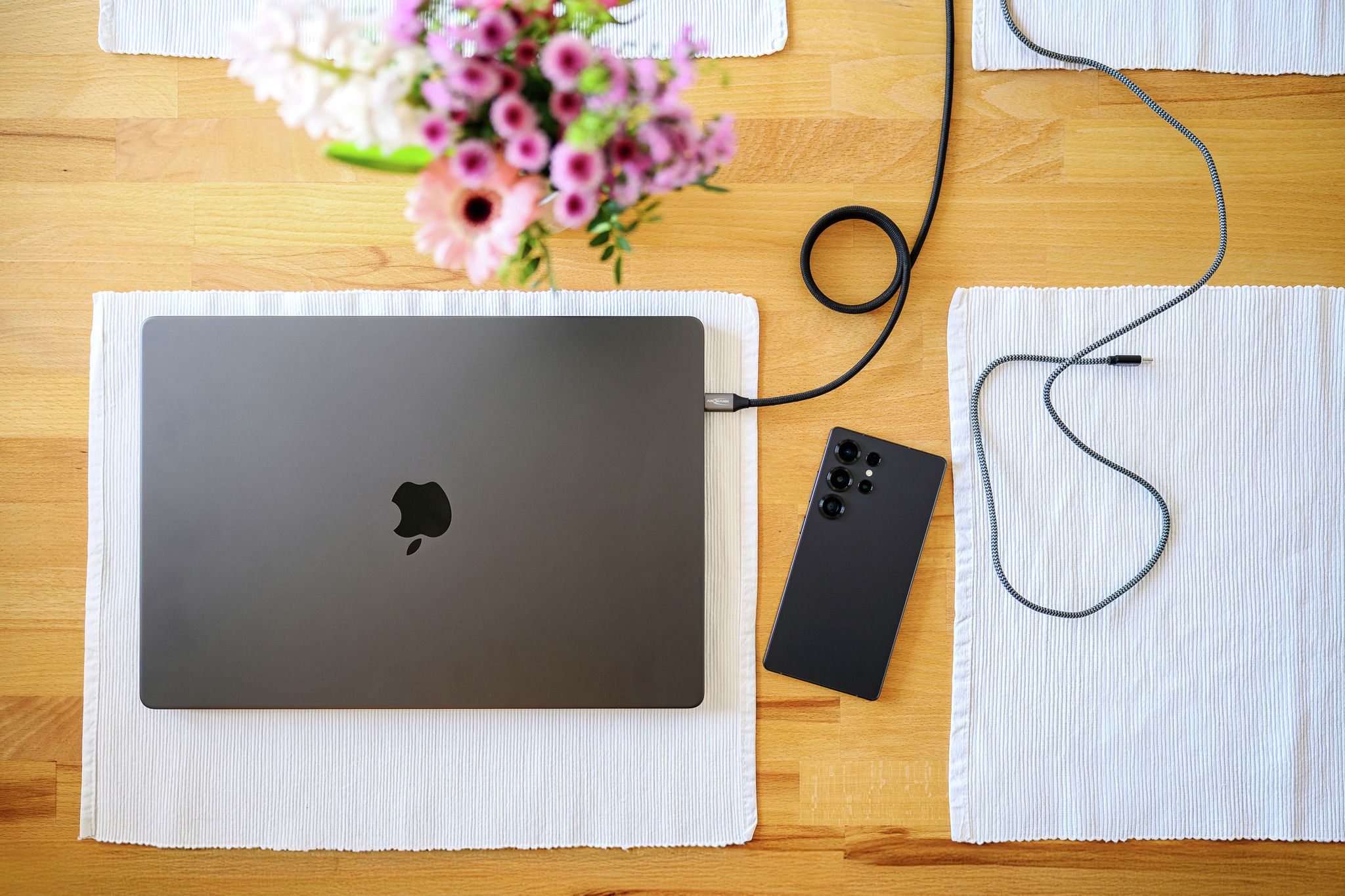 Magnetisches Kabel USB-A oder USB-C auf USB-C oder Lightning - 120 cm,  schwarz
