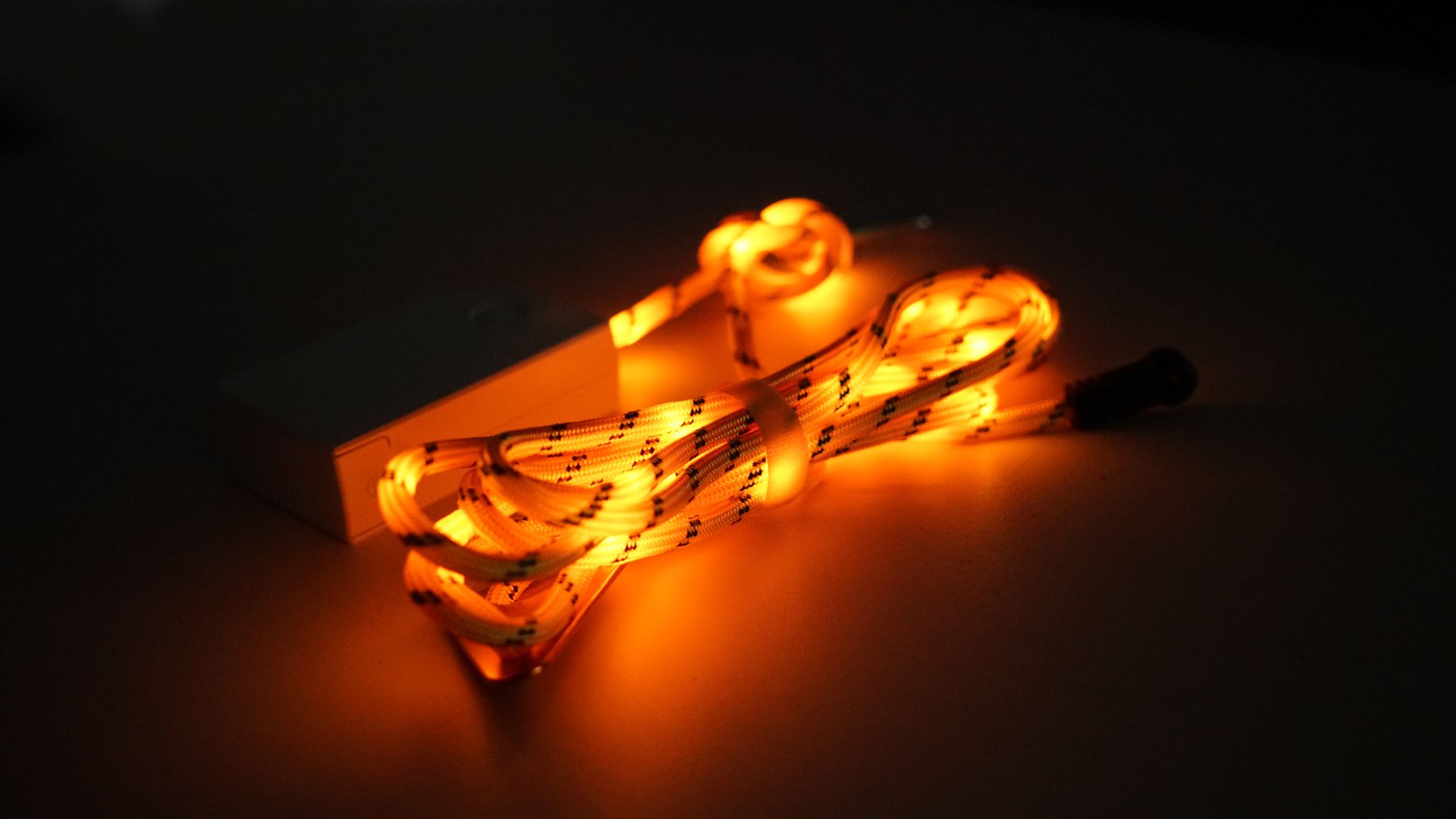 5m Seil geflochten mit integrieter LED Beleuchtung - 3xAA Batterie (exkl.), 50 LED`s, IP67, Farbe Orange, L= 500cm,  Zugkraft pro Meter 2.95KN/300KG