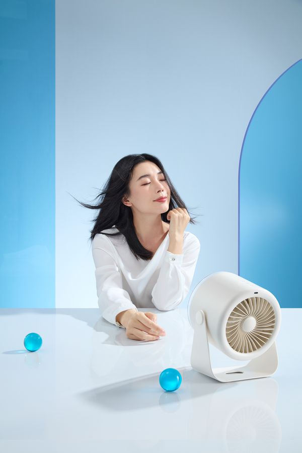 KALYPSO Tisch- und Wand-Ventilator AF02 weiss - 3600mAh, inkl. USB-C Kabel, wiederaufladbar