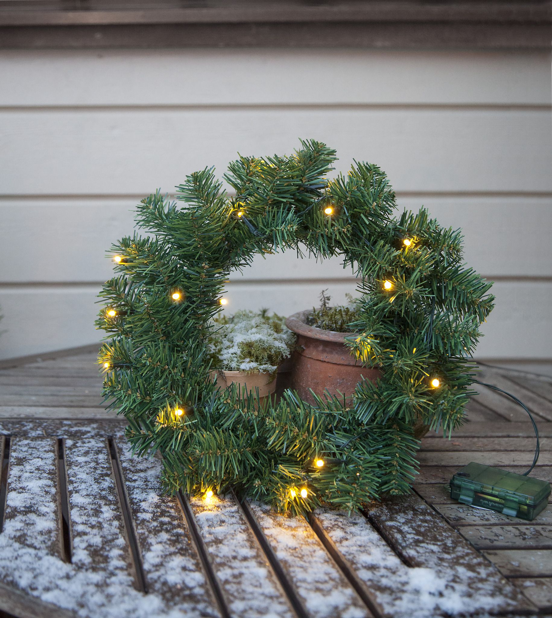 Künstlicher Weihnachtskranz Alaska - grün, 20 LED's, 38cm Höhe