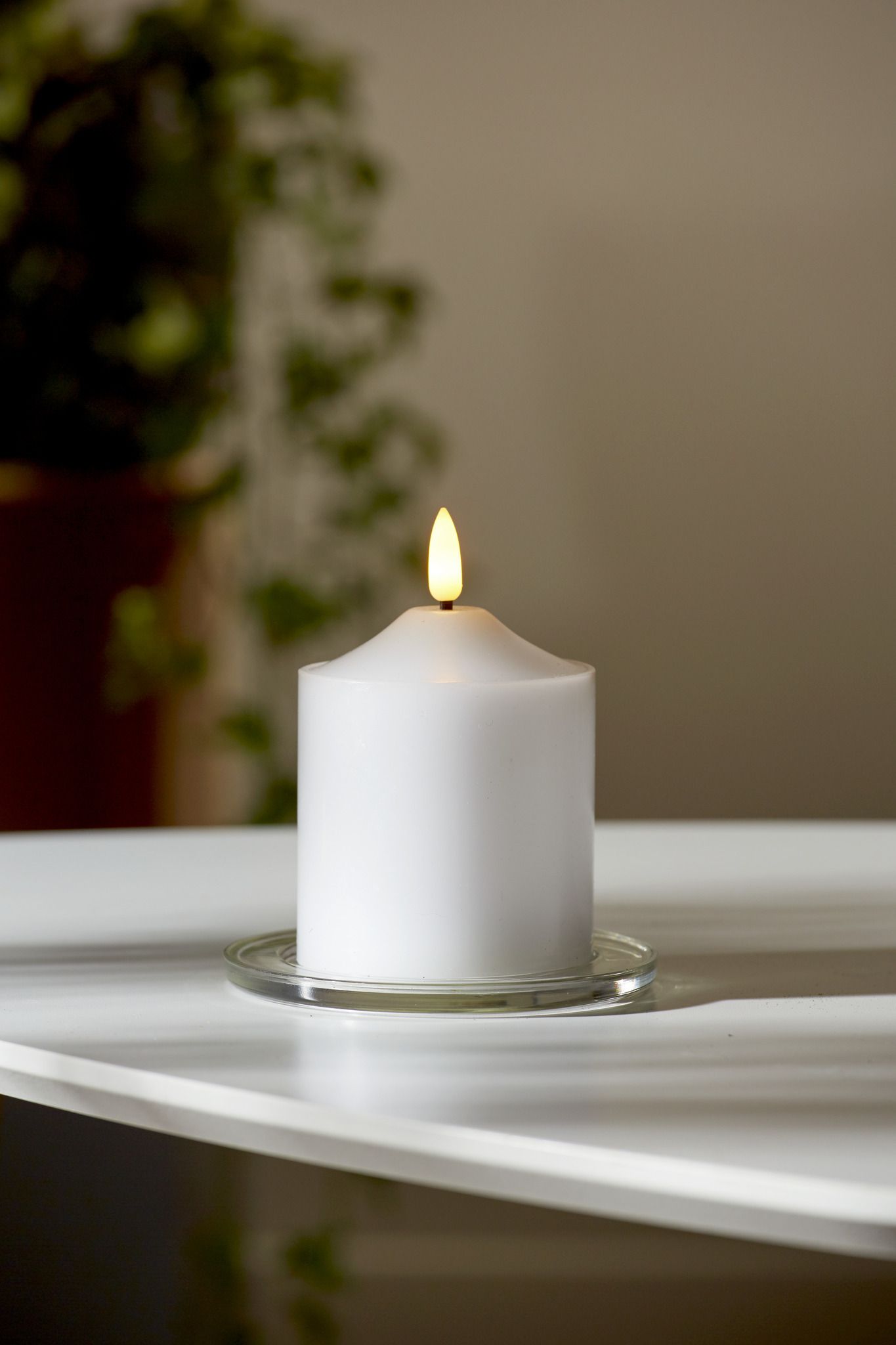 LED Pillar Kerze Flamme - Indoor, Weiss, 12cm Höhe, Timerfunktion