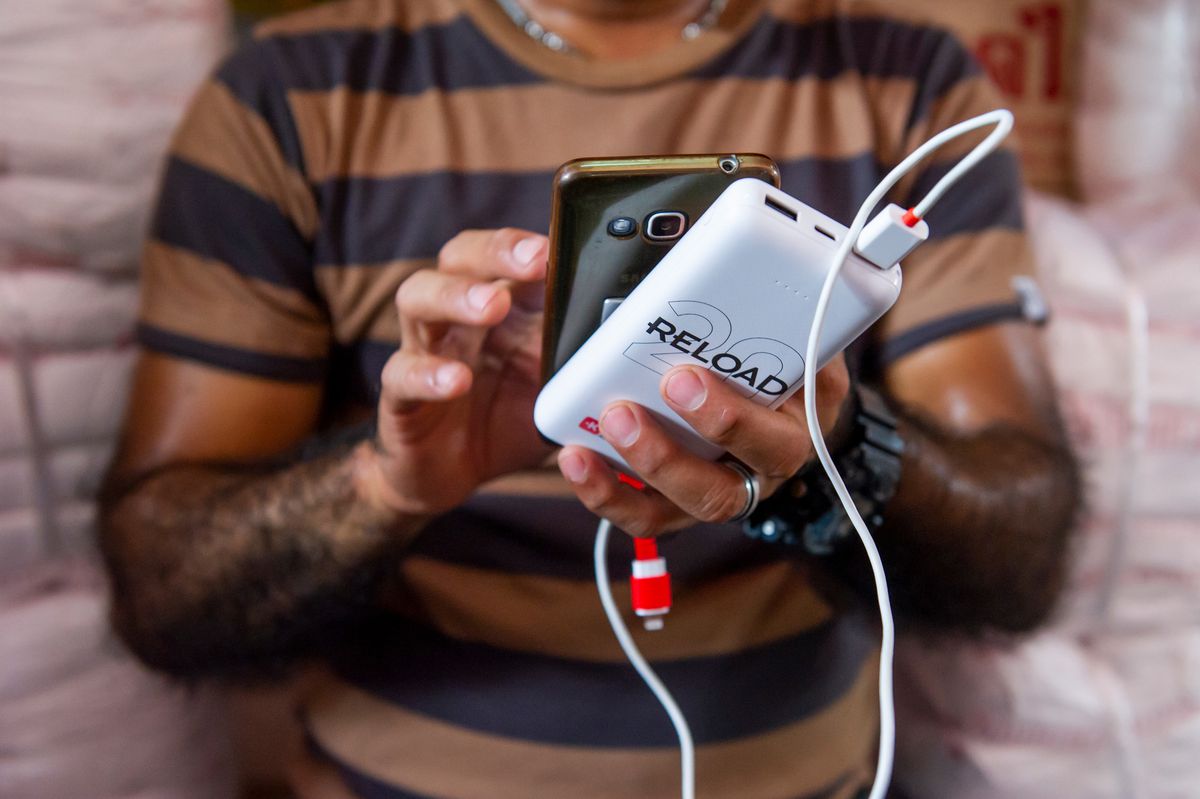 Powerbank NEW Reload 20 - Kapazität: 20000mAh, Output: 2xUSB-A, 5.0V / max. 2.4A, inkl. Micro USB Kabel, weiss