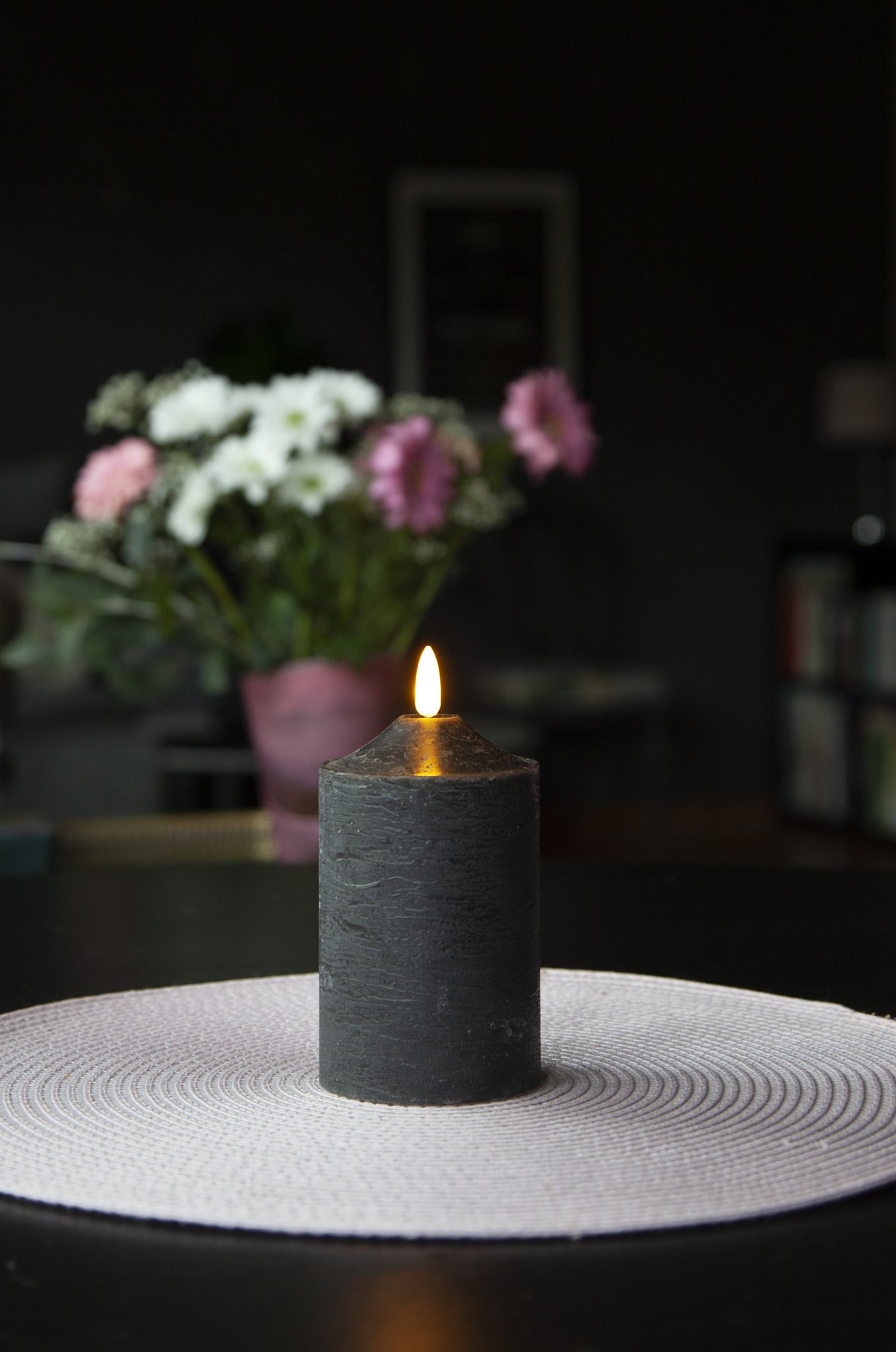 LED Pillar Kerze Flamme - Indoor, Schwarz, 15cm, Timerfunktion