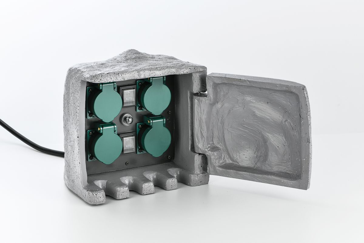 IP55 Gartenstromverteiler stehend mit Auto-Dämmerungssensor - 230V AC, max.10A, 4xT13 (IP55), grau, Überlasts., 5m Anschl. IP55, L=210mm, B=205mm, H=220mm
