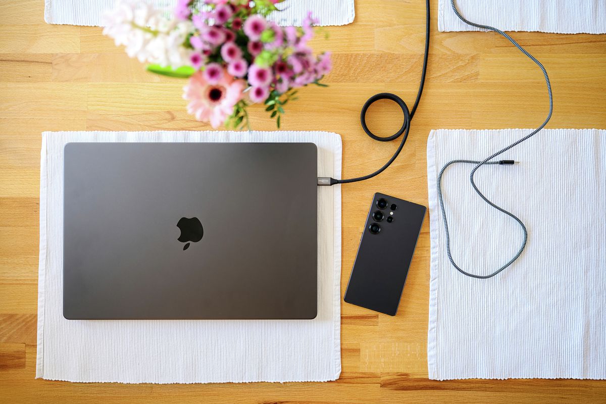 Magnetisches Kabel USB-A oder USB-C auf USB-C oder Lightning - 120 cm,  schwarz